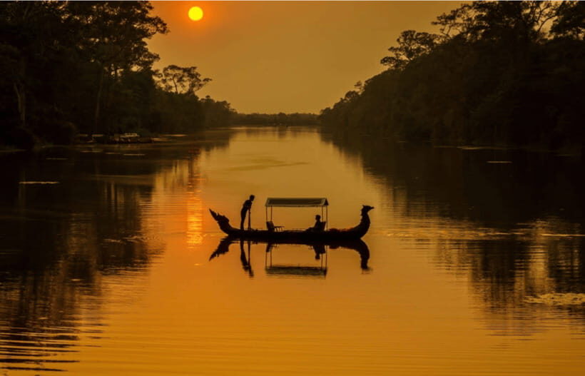 Siem Reap: Angkor Sunset Bike & Boat Tour /E-Bike Available - Quiet temples: riding near the park, then stepping into a different Angkor rhythm