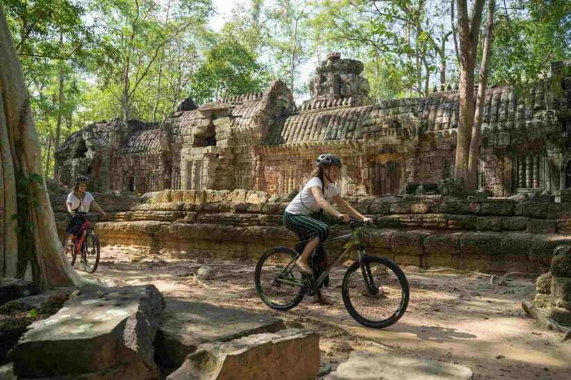 Siem Reap: Angkor Temples Off-Track Bicycle Tour - The quieter Angkor Thom stop: Preah Palilay when timing allows