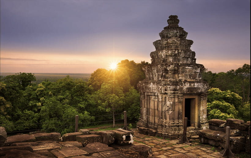 Siem Reap: Angkor Temples Tour - Shared Tours tours guide - The South Gate Start: First Views of Angkor Thom’s Big City Walls