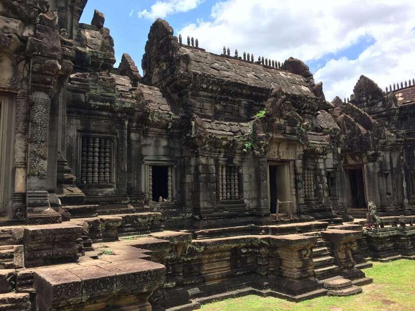 Siem Reap: Angkor Wat, Angkor Thom, and Banteay Srei Tour - Banteay Srei: The “Precious Gem” Temple of Khmer Craftsmanship