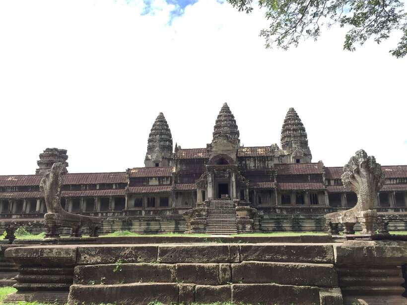 Siem Reap: Angkor Wat Half-Day Trip with Local Guide - A guided walk through Angkor Wat’s levels and carved galleries
