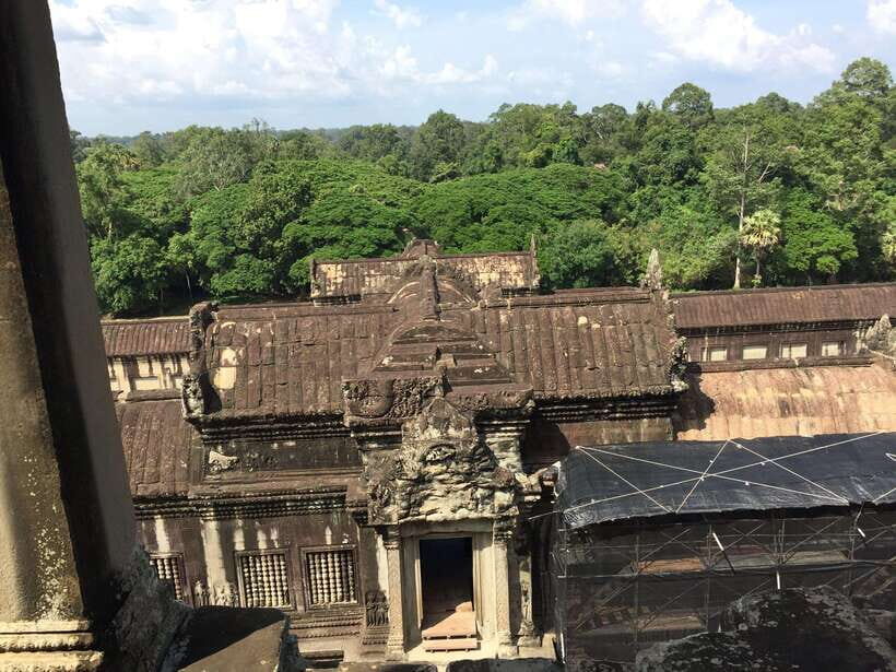 Siem Reap: Angkor Wat Half-Day Trip with Local Guide - Photo tips and weather checks that keep your results better
