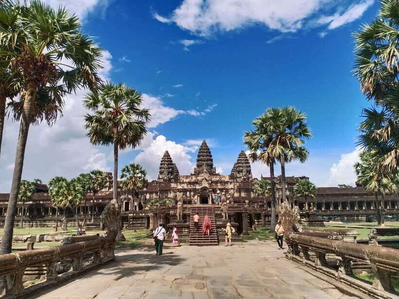 Siem Reap: Angkor Wat Private Tour by Tuk Tuk - Baphuon and Phimeanakas: causeways, a reclining giant, and steep steps