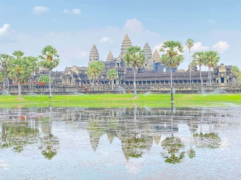 Siem Reap: Angkor Wat Small-Group Day Tour - Bayon Temple: 54 towers and 216 smiling faces