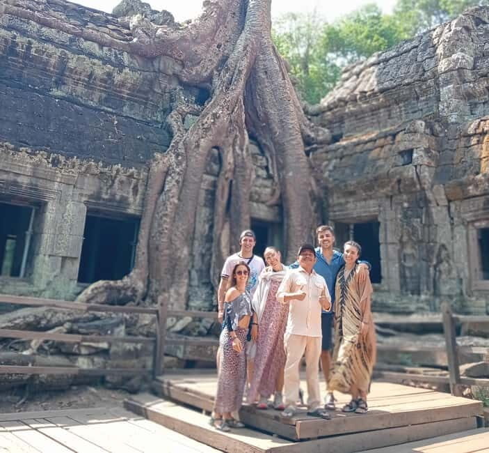 Siem Reap: Angkor Wat Small-Group Day Tour - Guides make or break Angkor: language + pacing + photo help