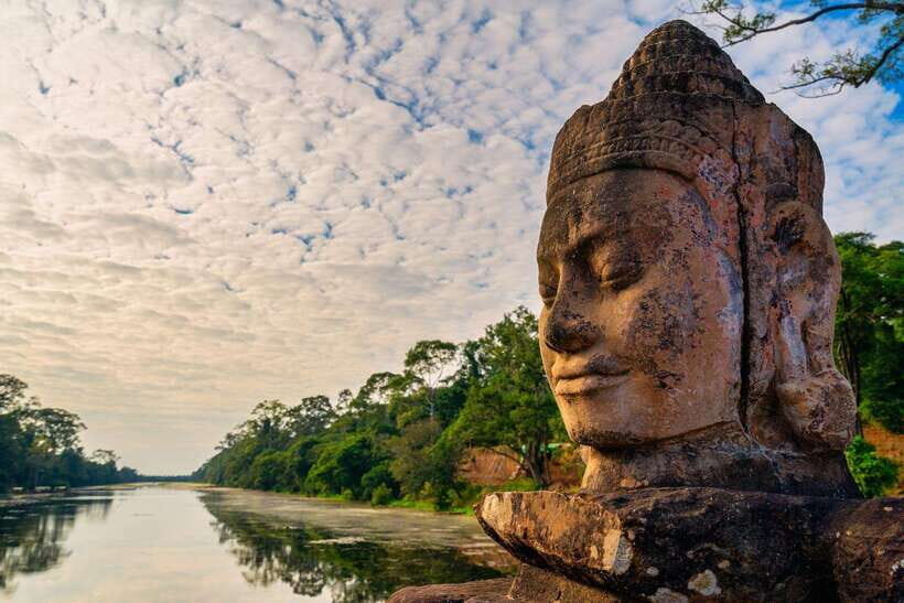 Siem Reap: Angkor Wat Small-Group Full Day Tour and Sunset - Lunch Plus Phum Preah Dak: Khmer Life Beyond the Stones