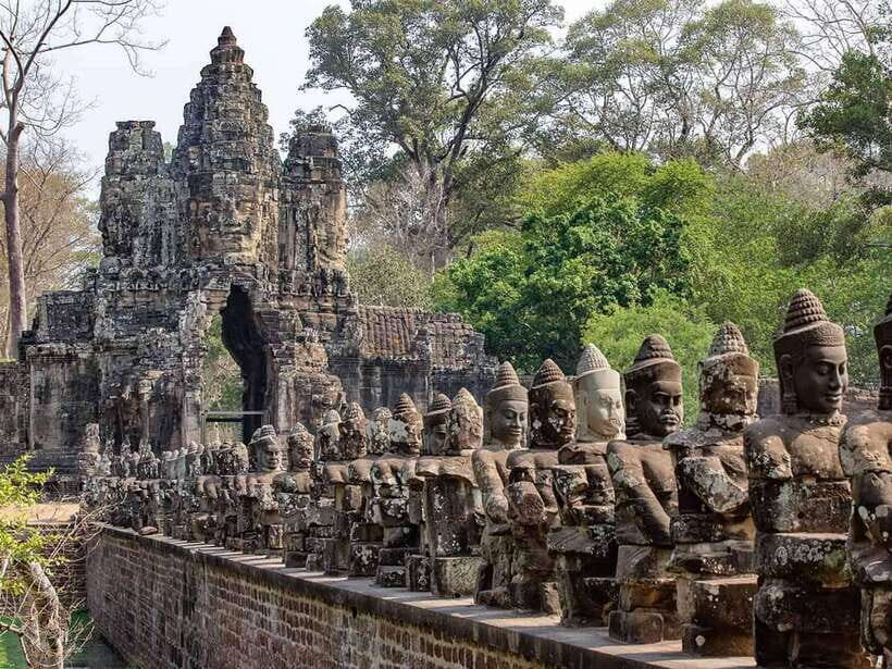 Siem Reap: Angkor Wat Small-Group Full Day Tour and Sunset - Angkor Thom: Where the Circuit Starts to Make Sense