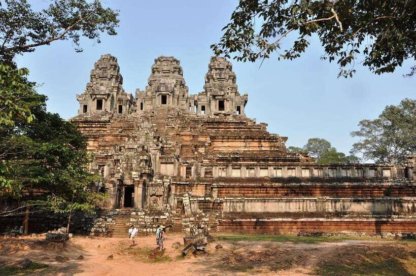 Siem Reap: Angkor Wat Small-group Sunrise or Sunset Tour - Banteay Kdei: The Quieter Temple That Makes the Whole Day Feel Balanced