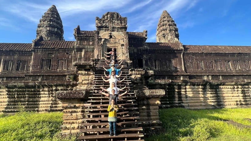 Siem Reap: Angkor Wat: Small-Group Sunrise Tour - Comfort and timing: van rides, cool towels, and avoiding the day getting away from you