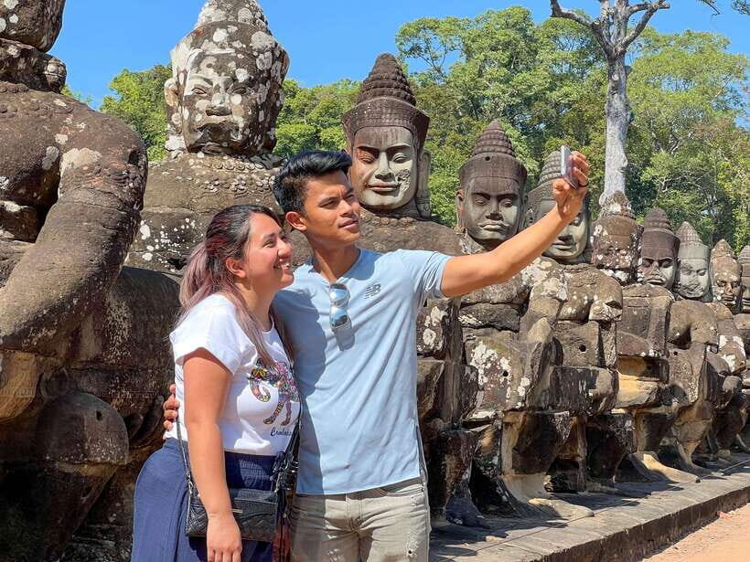 Siem Reap: Angkor Wat Small-Group Sunrise Tour & Breakfast - Angkor Wat at sunrise: guided time before the rush