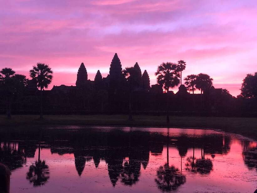 Siem Reap: Angkor Wat: Small-Group Sunrise Tour - Angkor Wat for real: a guided hour through corridors, terraces, and stories