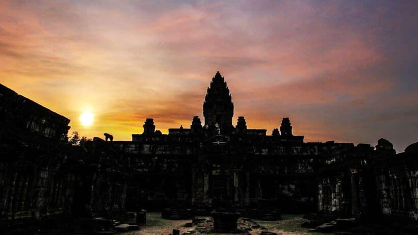 Siem Reap: Angkor Wat: Small-Group with Sunset Tour - Angkor Wat: Moat Walls and the Gallery Walk You Actually Feel