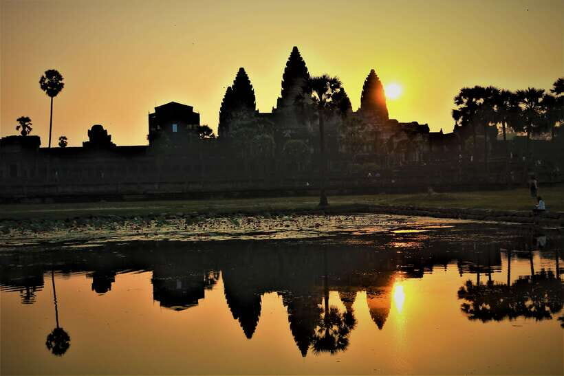 Siem Reap: Angkor Wat Sunrise and Best Temples Tour - Angkor Thom: Southern Gate and Bayon faces that never stop looking back
