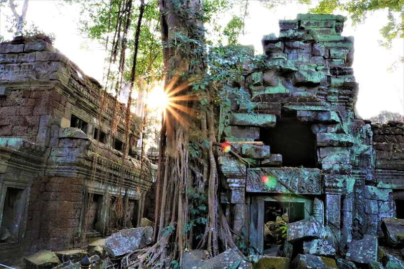 Siem Reap: Angkor Wat Sunrise and Best Temples Tour - Angkor Wat breakfast break: fuel without losing the magic