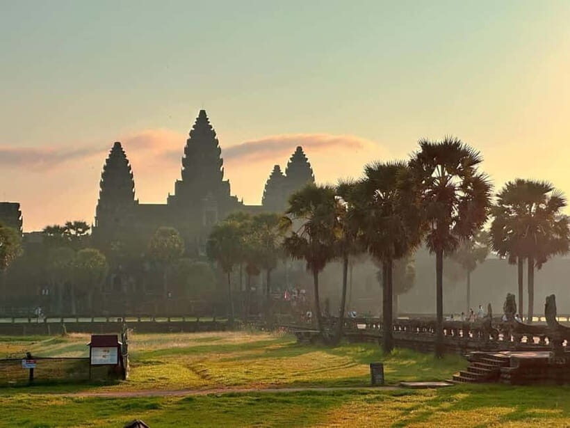 Siem Reap: Angkor Wat Sunrise Small-Group Day Tour - Small-group comfort: van or tuk-tuk, and what stays included