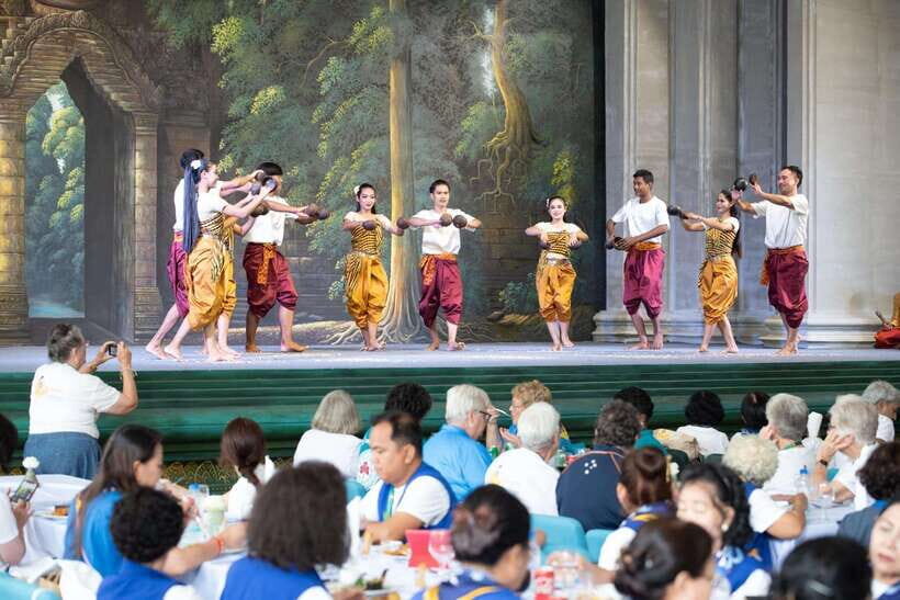 Siem Reap: Apsara Dance Show with Buffet Dinner & Tuk-Tuk... - How the 2-hour evening fits your night in Siem Reap