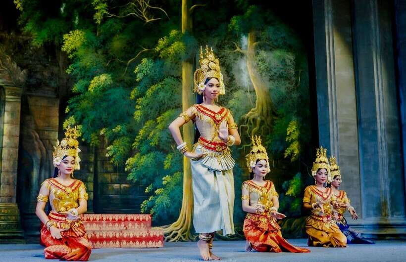 Siem Reap: Apsara Dance Show with Buffet Dinner & Tuk-Tuk... - Apsara performance: classical meets folk, up close