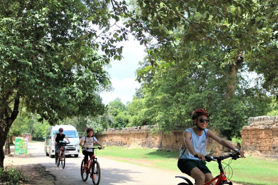 Siem Reap: Bike Rental - Temple stops: riding between famous and quieter sights