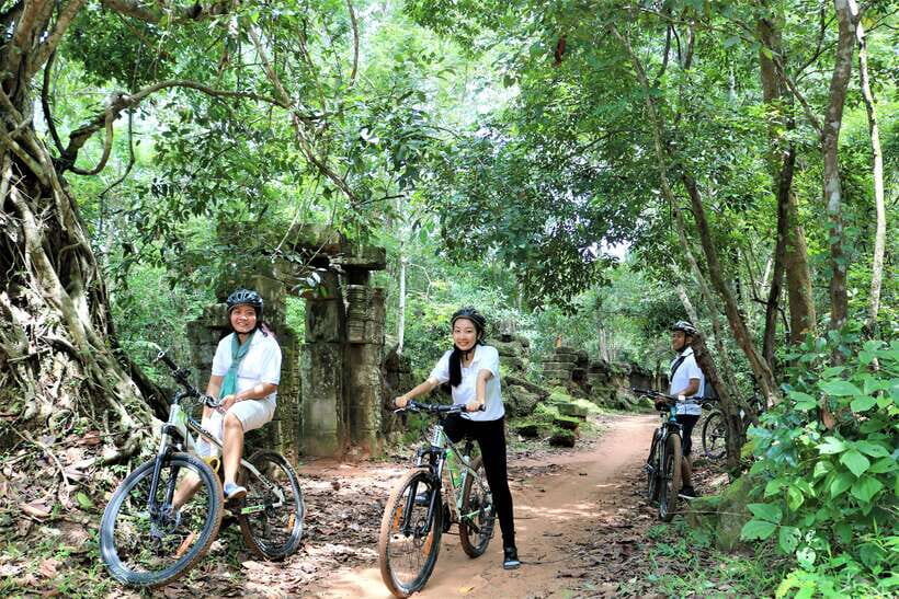 Siem Reap: Bike Rental - The return route: following the wall of Angkor Thom