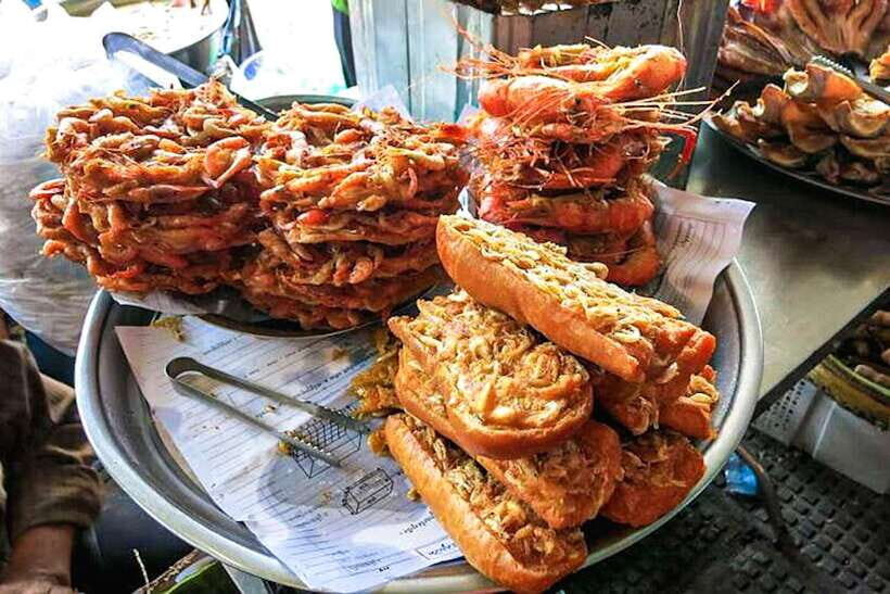 Siem Reap: Cambodia local street foods and local guide - Route 60 night market: the more local-feeling stop