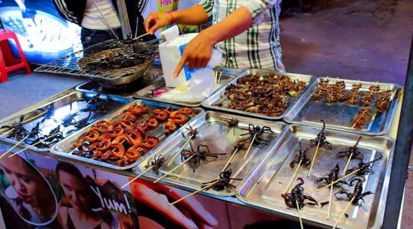 Siem Reap: Cambodia local street foods and local guide - Psar Char side lanes: where you get your bearings fast