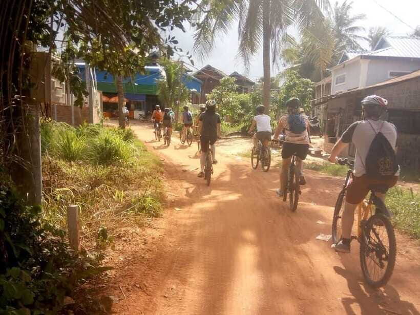 Siem Reap: Countryside Cycle and Local Village Life Tour - Guides in the driver’s seat: English, personality, and good Q&A