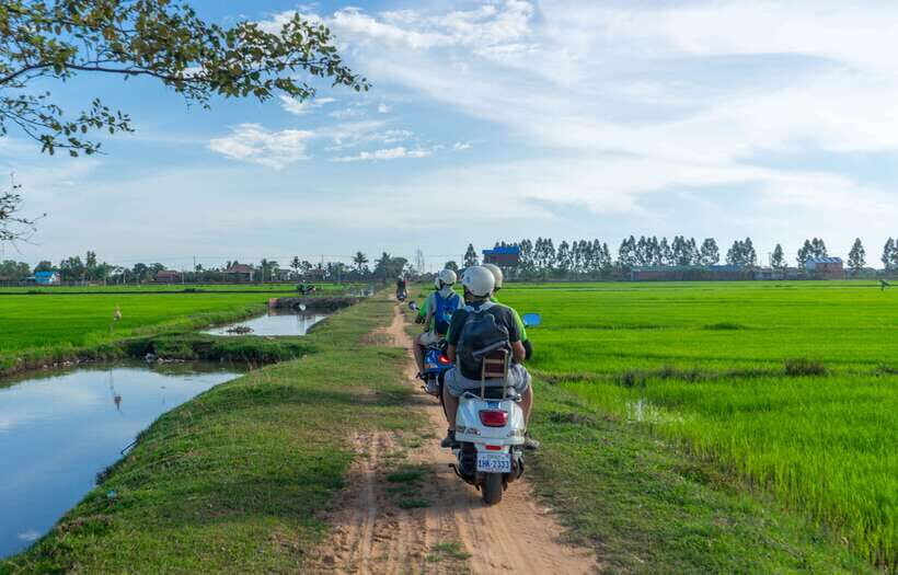 Siem Reap Countryside Sunset Vespa Tour or Tuk Tuk - Phnom Krom at Sunset: Where the Photos Happen (and Drinks Matter)