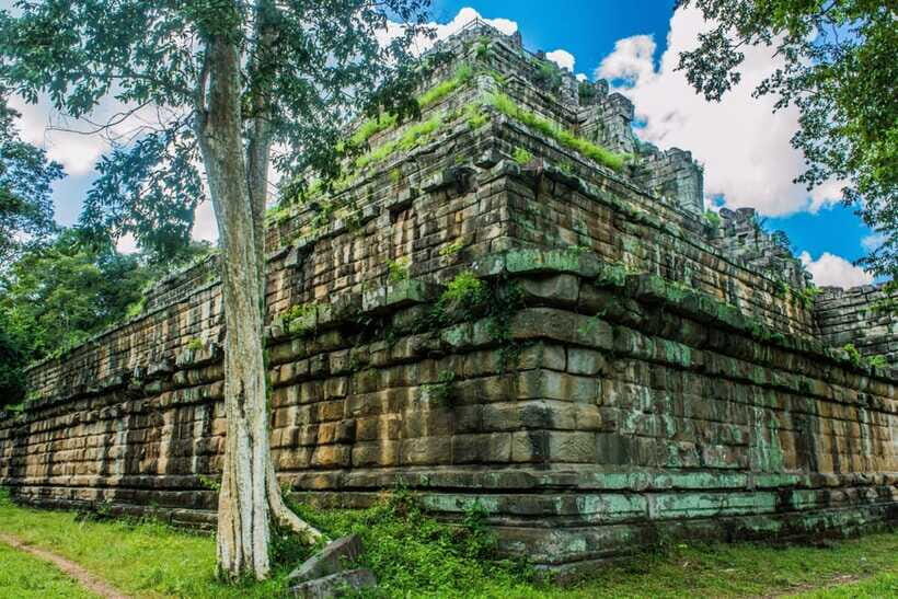 Siem Reap: Day Trip to Koh Ker and Beng Mealea Temples - Beng Mealea: a late 11th-century jungle temple with fewer carvings