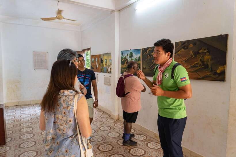 Siem Reap Evening Food Tour - On Promotion Price limit Offer - Hotel Pickup, English Guide, and Rain-or-Shine Timing