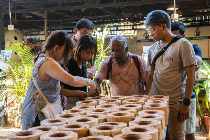 Siem Reap Evening Food Tour - On Promotion Price limit Offer - Road 60 Night Market: The Bug Tasting Moment (Crickets, Worms, Tarantulas)