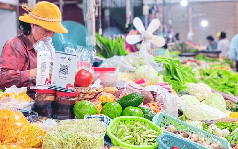 Siem Reap: FREE Market & Local Temple Tour - Siem Reap Market Stalls and the Snack You Should Try