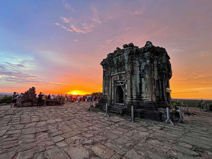 Siem Reap: Full Day Angkor Wat Temple Experience with Sunset - Morning start: Angkor pass + Angkor Thom’s South Gate drama