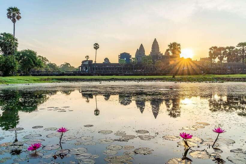 Siem Reap: Full-Day Tuk-Tuk Tour of Angkor Wat Temples - Sunrise at Angkor Wat and Sunset at Bakheng Mountain