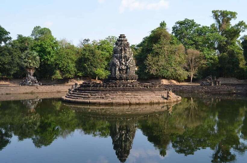Siem Reap: Full-Day Tuk-Tuk Tour of Angkor Wat Temples - Ta Prohm: The Stop People Remember