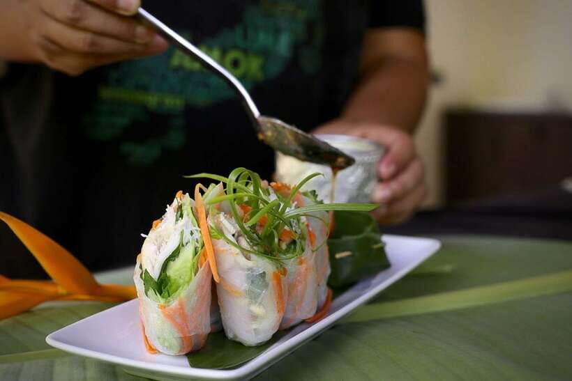 Siem Reap: Half-Day Cambodian Cooking Class - Getting picked up and meeting the day: tuk tuk to the market