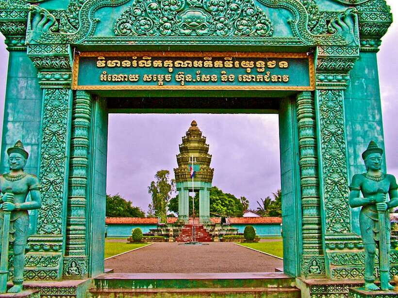 Siem Reap: Khmer Rogue, War museum &landmine museum Day Tour - Wat Thmey (Killing Fields): why this stop takes the lead