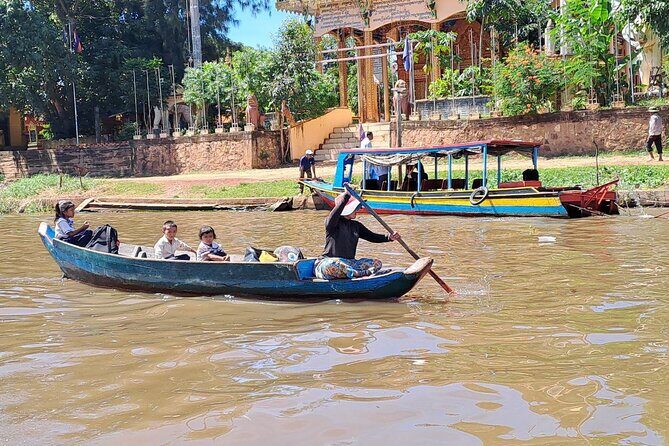 Siem Reap: Kompong Pluk Tonle Sap , Floating Village Tour Cruise - Roka Pagoda: the calm pause with a real human story
