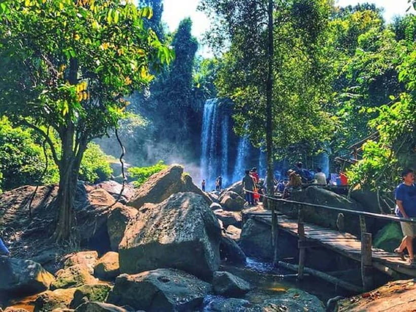 Siem Reap: Kulen Mountain, Beng Mealea, and Kampong Phluk - Kampong Phluk by boat: floating village life on Tonle Sap