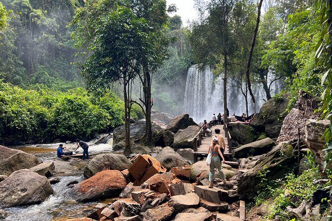 Siem Reap Kulen Mountain Waterfall Tour and Picnic lunch - 1000 Lingas: thousands of sacred symbols in the riverbed