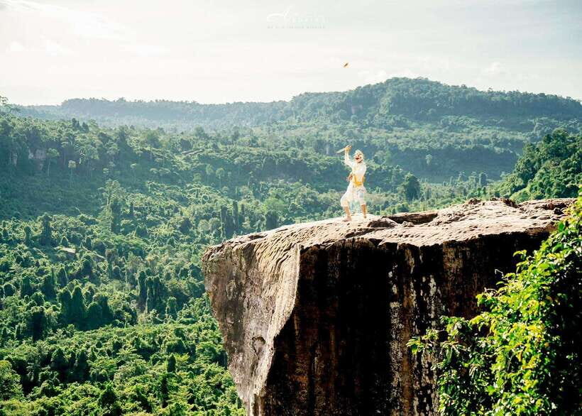 Siem Reap: Kulen Waterfalls and Banteay Srei Tour - Preah Dak photo stop: a quick 30-minute add-on with views