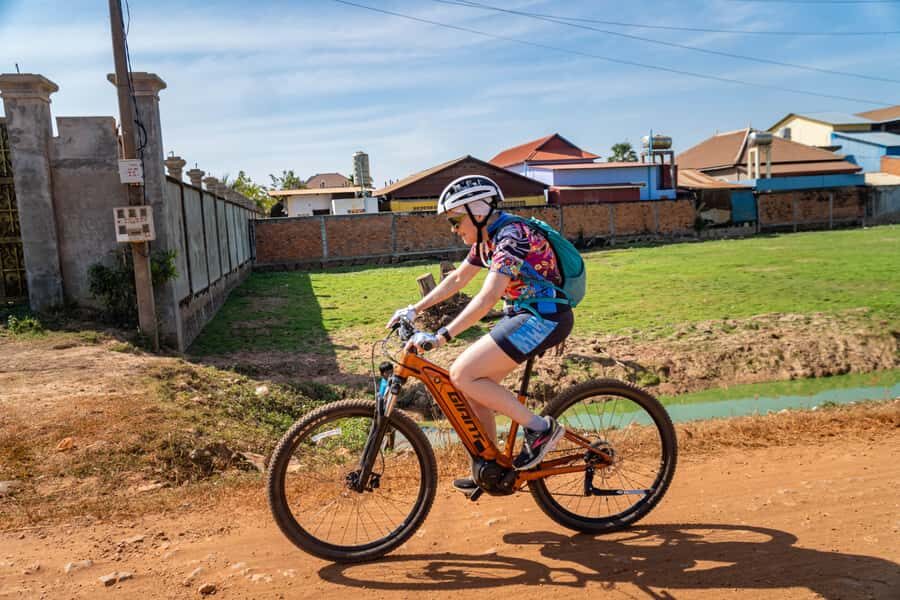Siem Reap: Morning City Bike Tour with Local Expert - Khmer Ceramics & Fine Arts Centre: real craft, real purpose