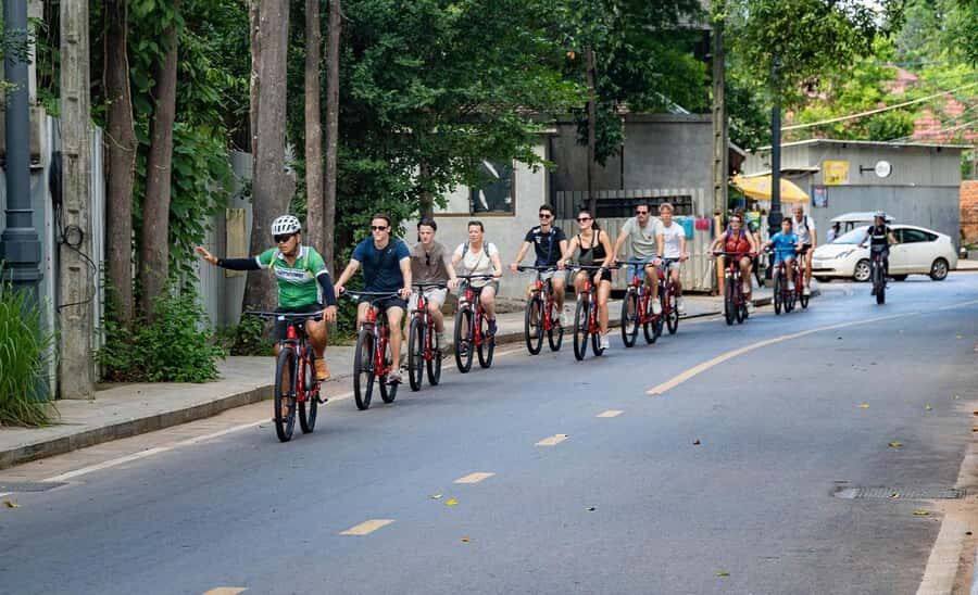 Siem Reap: Morning City Bike Tour with Local Expert - Guides make or break it: Meng, Vandy, JR, and clear communication