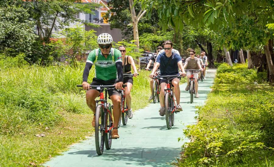 Siem Reap: Morning City Bike Tour with Local Expert - Pickup, bikes, and how the ride feels in practice