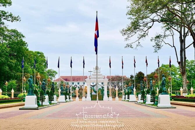 Siem Reap Morning Market & Food Tour by Tuk Tuk - Stop 6: Royal Independence Gardens for a Calm Finish