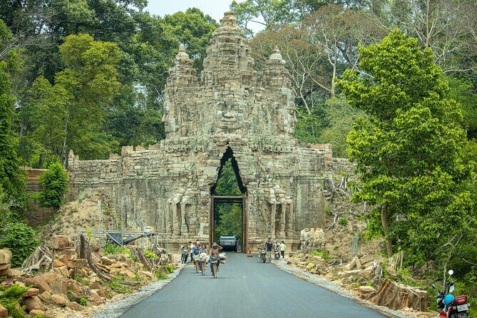 Siem Reap: Private Angkor Wat Sunrise & Tour Around Angkor Park - 4:50am Wake-Up: What the private sunrise setup really buys you
