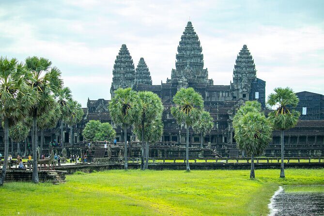 Siem Reap: Private Angkor Wat Sunrise & Tour Around Angkor Park - Comfortable private transport and water that actually helps