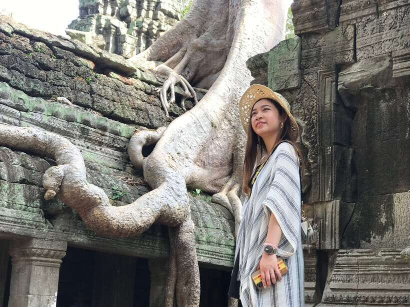 Siem Reap: Private Tour of Angkor Complex - Angkor Thom and Bayon: entering the old city through the South Gate