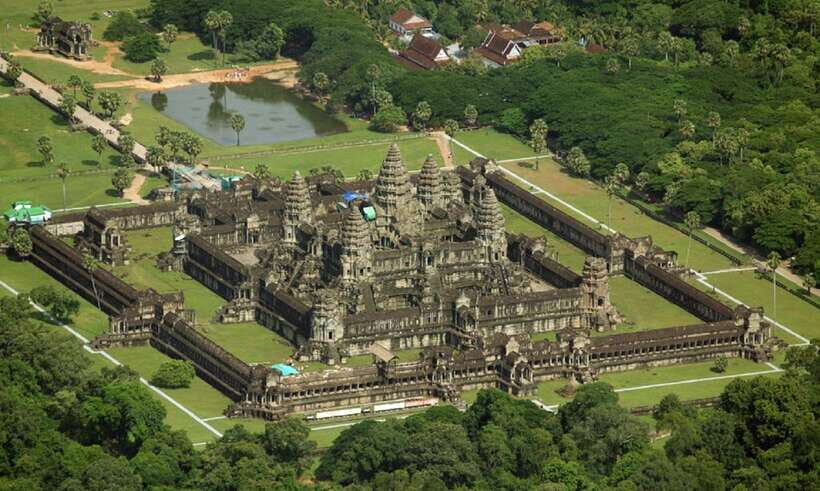 Siem Reap: Private Tour of Angkor Complex - Baphuon, Royal Enclosure, and the terraces (Elephants + Leper King)