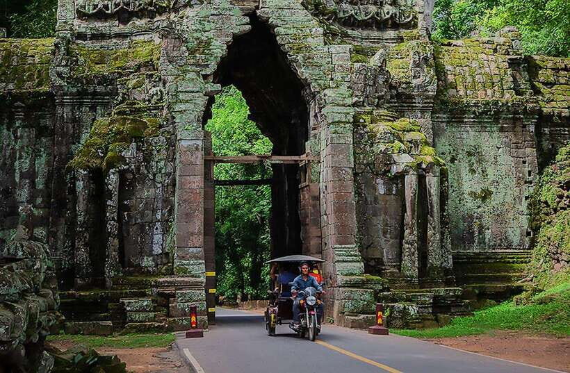 Siem Reap : Private Tuk-Tuk Tour of the Magnificent Temples. - Ta Keo and the Lightning Strike Detail