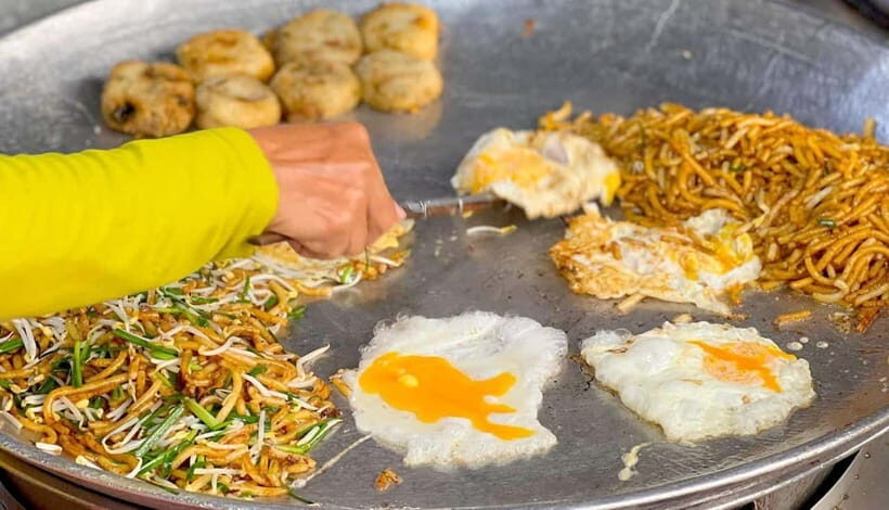 Siem Reap: Small Group Street Food Tour with Tuk-Tuk Ride - How the Guide Shapes Your Meal: English Help and Local Direction